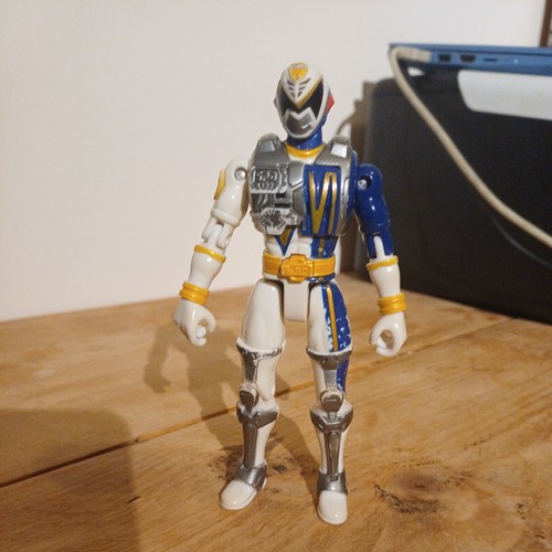 Power rangers omega ranger - omega,